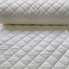 RESTST�CK 34 cm Steppstoff Rauten wattiert matt gl�nzend, cremewei�