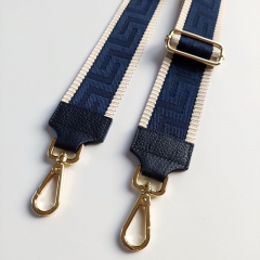 Taschengurt Taschenriemen grafisches Muster 3D ecrue dunkelblau -dunkelblaues Leder- goldene Schnallen