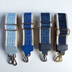 Taschengurt Taschenriemen grafisches Muster 3D ecrue dunkelblau -dunkelblaues Leder- goldene Schnallen