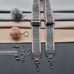 Taschengurt Taschenriemen grafisches Muster 5 cm breit, ecrue dunkelgrau, dunkelgraues Leder, silber Schnallen