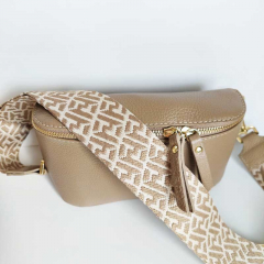 Ledertasche rechteckig mit Lederriemen - beige -gold Schnallen