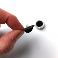Samtknopf aus Metall mit Strasssteinchen Knopfgr��e 32/20,48 mm, schwarz