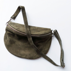 Bauchtasche Wildleder mit Wildlederriemen -army gr�n - silber Schnallen-Made in Italy