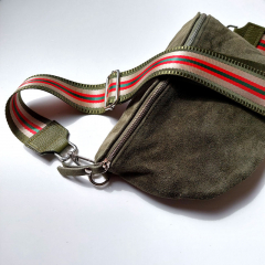 Bauchtasche Wildleder mit Wildlederriemen -army gr�n - silber Schnallen-Made in Italy