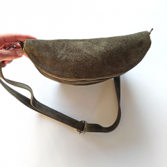 Bauchtasche Wildleder mit Wildlederriemen -army gr�n - silber Schnallen-Made in Italy