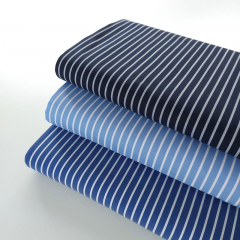 Baumwollstoff mit Stretch L�ngsstreifen, wei� mittelblau