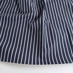 Baumwollstoff mit Stretch L�ngsstreifen, wei� dunkelblau