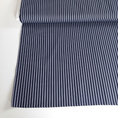 Baumwollstoff mit Stretch L�ngsstreifen, wei� dunkelblau