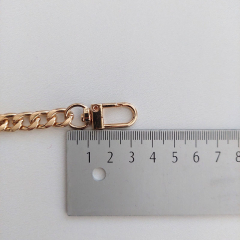 Taschenkette 60 cm lang 8 mm breit Metall mit Karabiner, gold