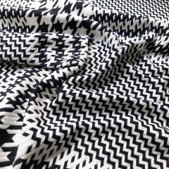 Jacquardstoff Hahnentrittmuster Designer Deadstock schwarz wei� Made in Italy