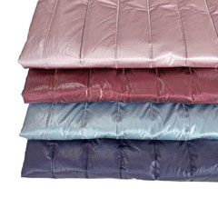 Steppstoff Streifen wattiert gl�nzend, burgundy bordeaux