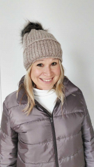 M�tze Strickstoff Rippenmuster mit Fellbommel - taupe