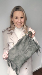 Wildledertasche mit Fransen und goldenen Ringen, armygr�n