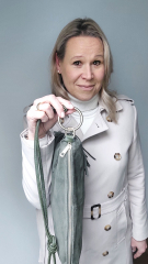 Wildledertasche mit Fransen und goldenen Ringen, armygr�n