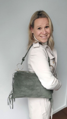 Wildledertasche mit Fransen und goldenen Ringen, armygr�n