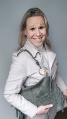 Wildledertasche mit Fransen und goldenen Ringen, armygr�n