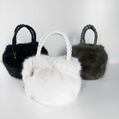 Fake Fur Felltasche rund gold Kette geflochtene Griffe, schwarz