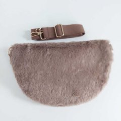 Bauchtasche Fake Fur Fellimitat flauschig weich - taupebraun - gold Schnallen