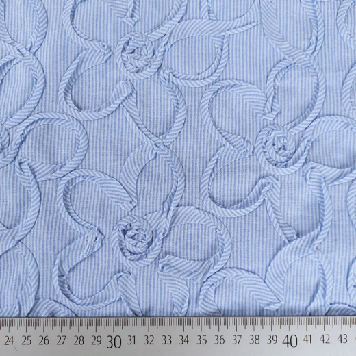 bestickte Webware schmale Streifen Blumen Stickerei Baumwollstoff, hellblau wei�