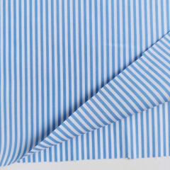 Baumwollstoff mit Stretch schmale Streifen, blau wei�