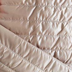 Steppstoff Streifen wattiert matt gl�nzend, beige