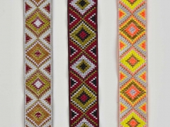 Jacquardband Ethnomuster Rauten 25 mm, grau weinrot khaki