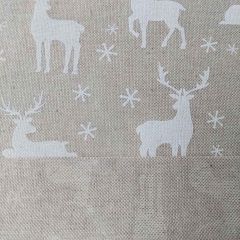 Dekostoff Rehe Hirsche mit Geweih Schneeflocken, wei� natur
