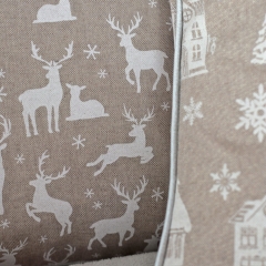 Dekostoff Rehe Hirsche mit Geweih Schneeflocken, wei� natur