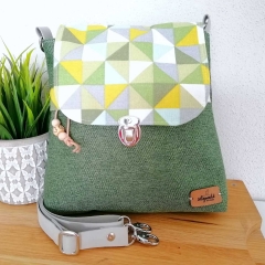 Dekostoff kleine Dreiecke, hellgr�n gelbgr�n hellblau weiss