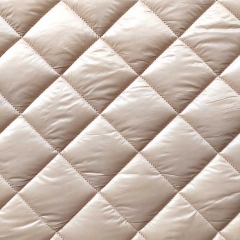 RESTST�CK 50 cm Steppstoff Rauten wattiert matt gl�nzend, hellbeige