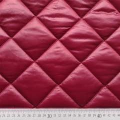 RESTST�CK 77 cm Steppstoff Rauten wattiert matt gl�nzend, dunkelrot