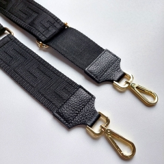 Taschengurt Taschenriemen grafisches Muster 3D-schwarz-schwarze Lederenden - gold Schnalle