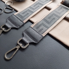 Taschengurt Taschenriemen grafisches Muster 5 cm breit, ecrue dunkelgrau, dunkelgraues Leder, silber Schnallen