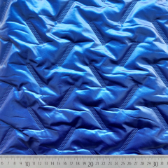 RESTST�CK 88 cm Steppstoff wattiert grafisches Muster matt gl�nzend, mittelblau/kobaltblau
