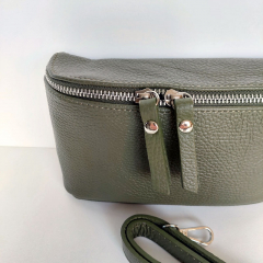 Ledertasche rechteckig mit Lederriemen - army gr�n -silber Schnallen