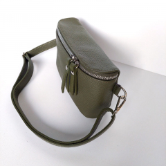 Ledertasche rechteckig mit Lederriemen - army gr�n -silber Schnallen