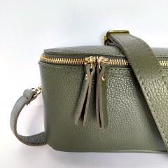 Ledertasche rechteckig mit Lederriemen - army gr�n -gold Schnallen