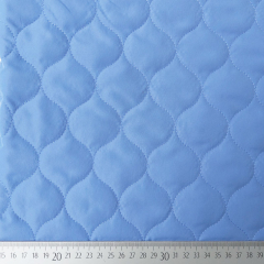 RESTST�CK 50 cm Steppstoff Tropfen 3-lagig wattiert leicht, himmelblau