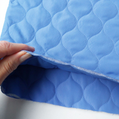 RESTST�CK 50 cm Steppstoff Tropfen 3-lagig wattiert leicht, himmelblau