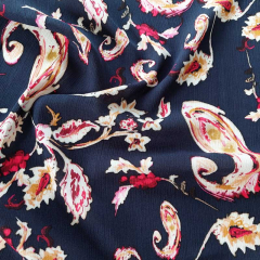 RESTST�CK 100 cm Viskose Borkenkrepp Blusenstoff Blumen Paisleymuster,rot wei� dunkelblau