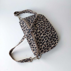 Bauchtasche Wildleder kleines Leomuster Animal Print - schwarz braun beige -silber Schnallen-Made in Italy