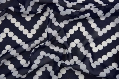 Chiffon Punkte als Zickzack, wei� auf dunkelblau