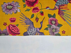 RESTST�CK 129 cm Dekosamt Velourstoff Blumen Kraniche, rot ocker