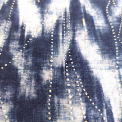 RESTST�CK 50 cm Baumwollstoff Pfeilspitzen Batik Boho Style Foliendruck Tropfen, dunkelblau wei�