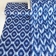 RESTST�CK 50 cm Baumwollstoff Pfeilspitzen Batik Boho Style Foliendruck Tropfen, dunkelblau wei�