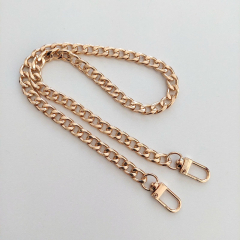 Taschenkette 60 cm lang 8 mm breit Metall mit Karabiner, gold