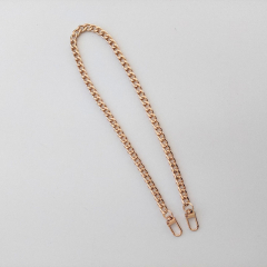 Taschenkette 60 cm lang 8 mm breit Metall mit Karabiner, gold