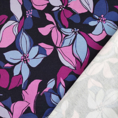 Sweatstoff Blumen Bl�tter, lilablau beere blauschwarz