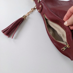 Ledertasche Umh�ngetasche Seitentaschen Lederriemen - weinrot - gold Schnallen - Made in Italy
