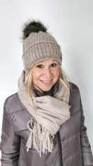 M�tze Strickstoff Rippenmuster mit Fellbommel - taupe